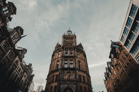 建筑物的低角度摄影