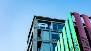 塔的低角度摄影