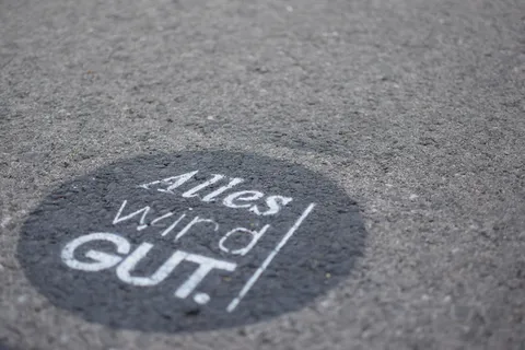 Road、Vienna、Spray、Gut、grafitti、all、text、western script