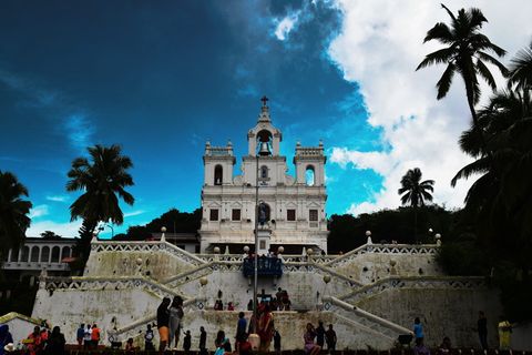 印度，潘吉姆，晴朗的天空，树木，旅行，难以置信的印度，go pro，教堂