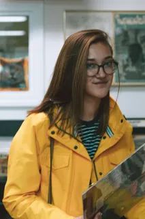 唱片、唱片店、时髦、时尚、雨衣、黄色、时尚、模特 唱片、唱片店、时髦、时尚、雨衣、黄色、时尚、模特