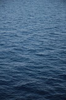 白天的蓝色水体