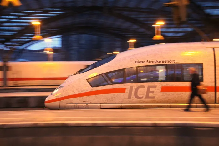 交通系统，旅行，汽车，交通，道路，模糊，黄昏，城市