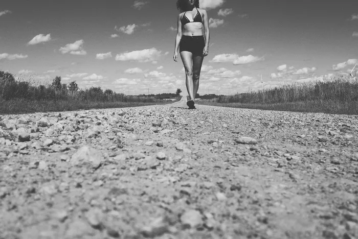 行走，行走，女孩，人类，活动，景观，土地，岩石