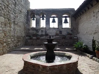 美国，圣胡安卡皮斯特拉诺，教堂，钟，喷泉，建筑，建筑结构，建筑外观