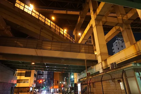 公路、皮拉内西、城市、照明、建筑结构、城市、建筑、建筑外观