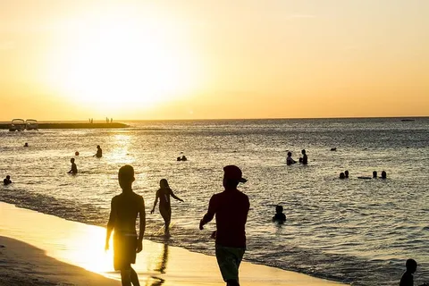 海滩日落剪影照片 海滩日落剪影照片
