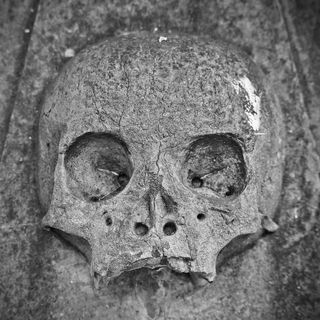 骷髅和交叉骨，墓碑，神秘，恐怖，灰色，怪异，墓地，阴谋