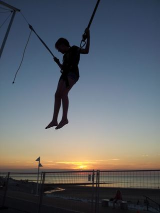 带安全带的人，女人，运动，皮带，蹦床，蹦床上跳，动作，弹性