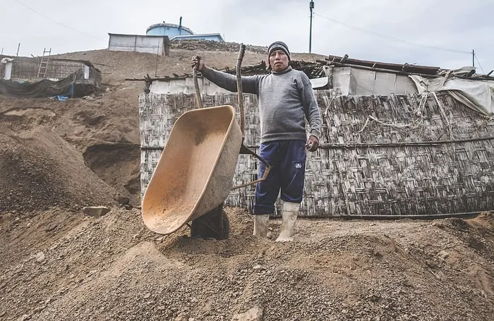 工人，穷人，棚户区，秘鲁，秘鲁人，一人，正面视图，站立