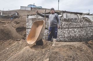 工人，穷人，棚户区，秘鲁，秘鲁人，一人，正面视图，站立