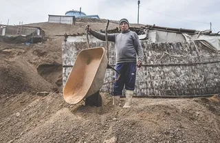 工人，穷人，棚户区，秘鲁，秘鲁人，一人，正面视图，站立