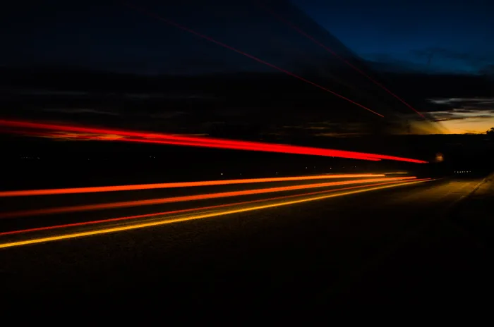 长曝光、灯光、光迹、尾灯、红色、黄色、模糊、速度