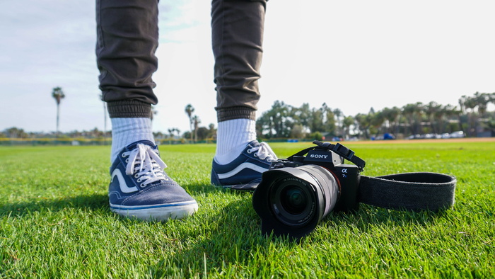 货车，相机，脚，草，索尼，低档，人腿，鞋