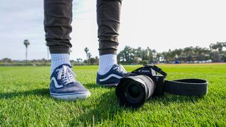 货车，相机，脚，草，索尼，低档，人腿，鞋