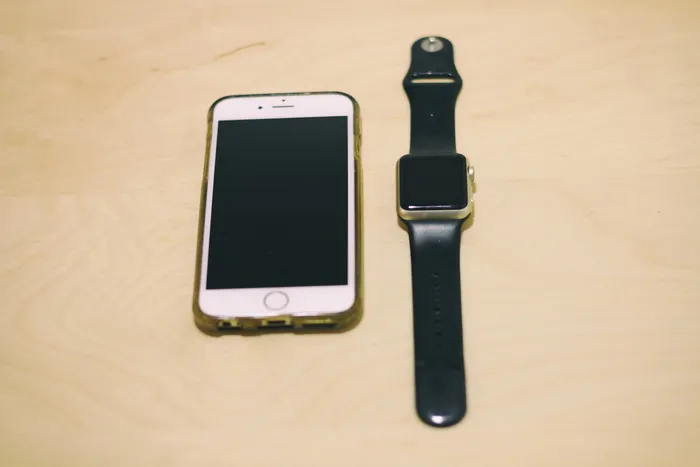 iphone，苹果，苹果手表，木制桌子，通讯，桌子，无线技术，连接