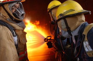 消防员, 射击, 水, 放, 夜间, 消防员, 培训, 生活