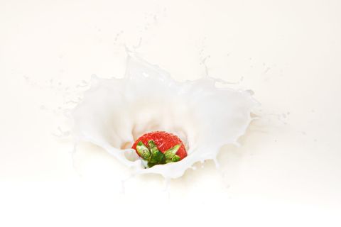 草莓、牛奶、splash、酸奶、水果、特写、素食、成熟