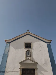 白色和蓝色混凝土大教堂 白色和蓝色混凝土大教堂
