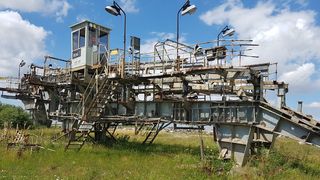 矿山、机器、设备、云天、天空、白天、自然、建筑