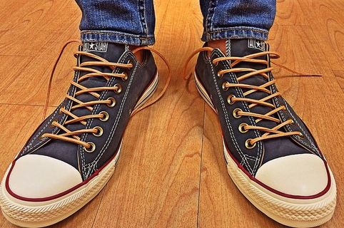 运动鞋，鞋子，匡威，卡盘，嬉皮士，鞋子，人腿，身体部位