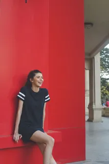 笑，女人，倾斜，混凝土，墙，人，女孩，微笑