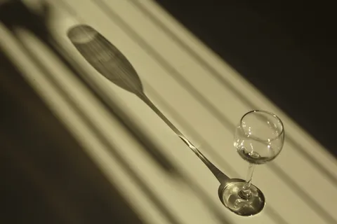 阴影,玻璃,阳光,阳光,酒杯,无人,室内,特写 阴影,玻璃,阳光,阳光,酒杯,无人,室内,特写