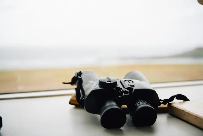 黑色双筒望远镜