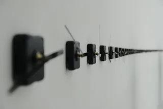 服装，服装，电气设备，木材，胶合板，开关，适配器，电线