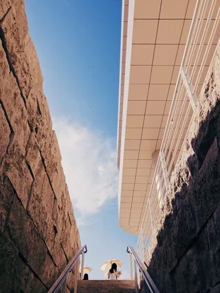 白色金属楼梯栏杆