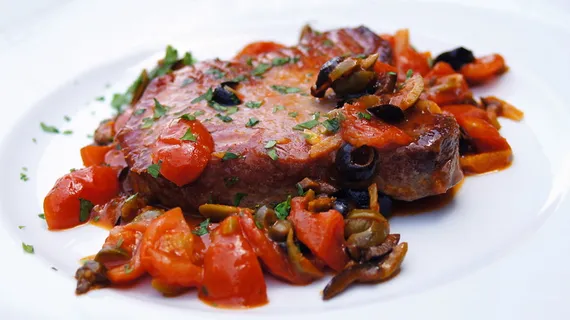 金枪鱼，牛排，意大利，意大利，食物，膳食，晚餐，盘子