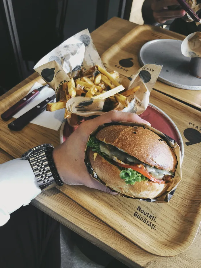 罗马尼亚，oradea，piaţa 9，汉堡包，食品，三明治，食品和饮料