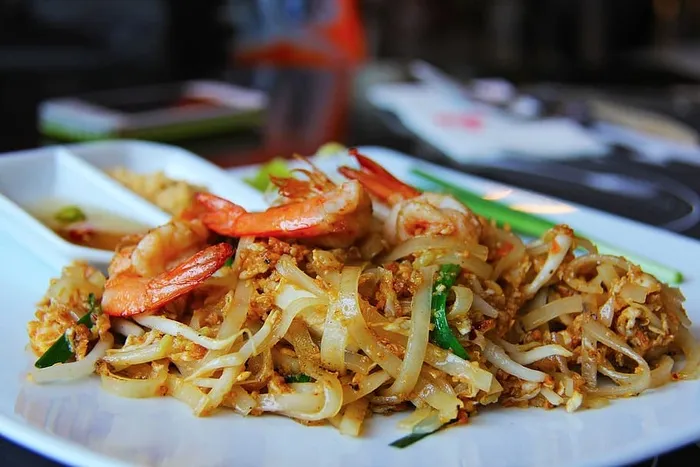 面条菜，泰式垫，饥饿，面条，美味，美味，对虾，曼谷