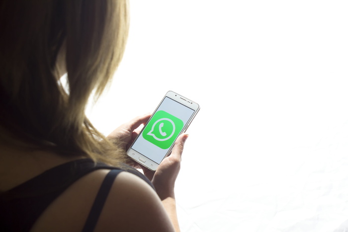女士、手持、手机、显示、wattsup应用程序、Whatsapp、社交媒体、聊天