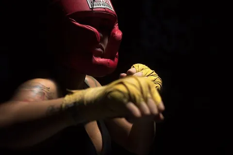 戴红帽的人 戴红帽的人