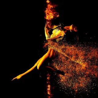 在极地摄影上跳舞的女人