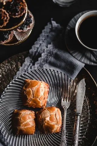 里面有奶油奶酪的甜面包