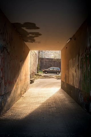 废弃的，小巷，建筑，汽车，建筑，汽车，空的，灯