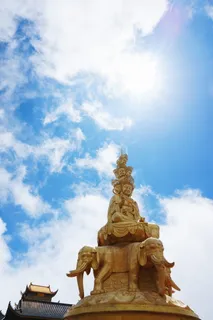 四川、金顶、峨眉山、金顶、雕像、天空、黄金、云天 四川、金顶、峨眉山、金顶、雕像、天空、黄金、云天