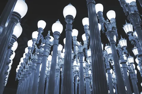 美国，洛杉矶，洛杉矶县艺术博物馆，夜，灯，灯杆，灯泡，煤气灯