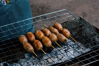 食品，热狗，香肠，食品和饮料，新鲜，金属，无人，烧烤