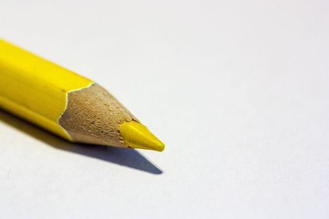黄色,削尖,着色笔,钢笔,彩色铅笔,彩色,彩色铅笔,蜡笔 黄色,削尖,着色笔,钢笔,彩色铅笔,彩色,彩色铅笔,蜡笔