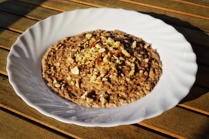 盘子里的食物, 薄片, 藜麦, 藜麦片, 藜麦片粥, 粥, 咖啡, 摩卡粥