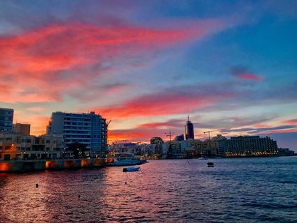 马耳他，斯莱马，塔路87号，地中海，日落，短笛帕德雷，红天，建筑外观