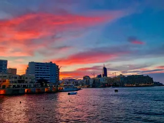 马耳他，斯莱马，塔路87号，地中海，日落，短笛帕德雷，红天，建筑外观