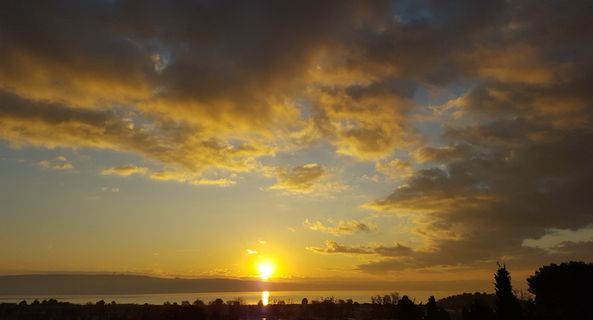 天空，白云，太阳，云，蓝色，多云的天空，光线，日落