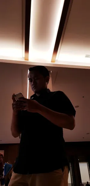 印度尼西亚,佩杰丹甘,jl。bsd格兰德大道1号霓虹灯社交媒体iphone背光 印度尼西亚,佩杰丹甘,jl。bsd格兰德大道1号霓虹灯社交媒体iphone背光
