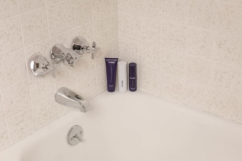 不锈钢水龙头，浴缸，空调，室内，水槽，浴缸，水槽水龙头，淋浴水龙头