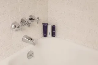 不锈钢水龙头，浴缸，空调，室内，水槽，浴缸，水槽水龙头，淋浴水龙头