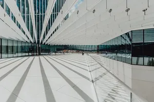 现代白色建筑，建筑师艾利斯·马泰乌斯的EDP总部，葡萄牙里斯本